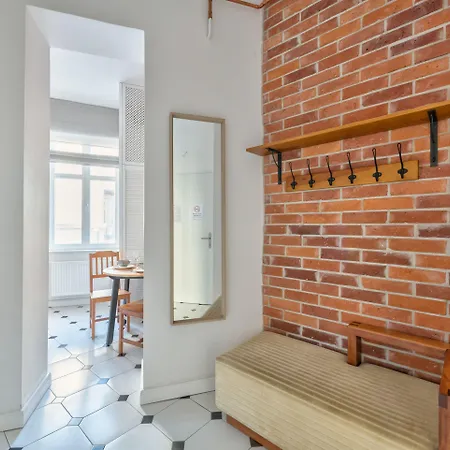 Kamienica Sopocka 150 Metrow Od Plazy & By Renters Apartment
